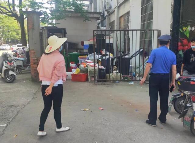 廿三里这个垃圾分类亭被“包围”了